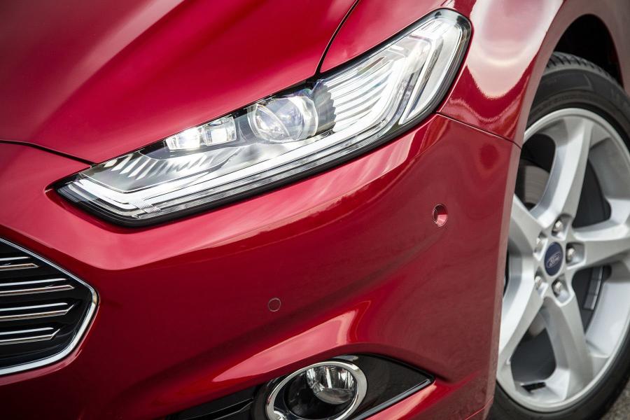 Детали экстерьера Ford Mondeo Hatchback 2014 года  (фото 12 из 49)